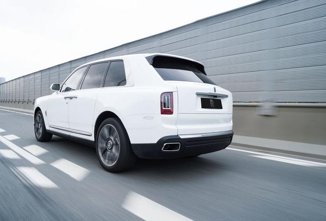 “对了，不要叫我 SUV”——体验劳斯莱斯库里南