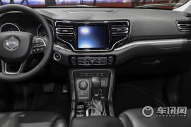 广汽菲克-大指挥官-2.0T 两驱领先版