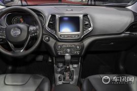 广汽菲克-自由光-2.0T 四驱高性能旗舰版