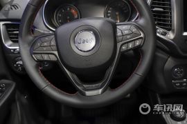 广汽菲克-自由光-2.0T 四驱高性能旗舰版