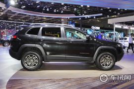 广汽菲克-自由光-2.0T 四驱高性能旗舰版