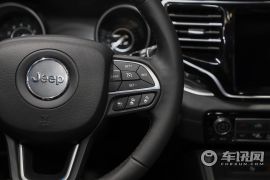 广汽菲克-大指挥官-2.0T 两驱领先版