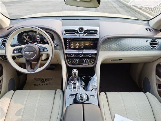 2021款宾利添越4.0举世闻名的超豪华SUV
