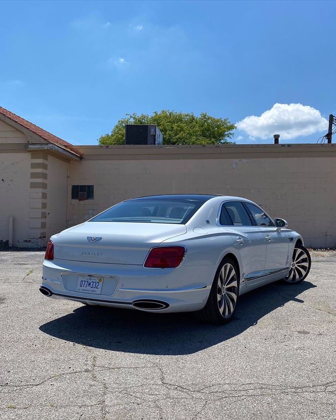 全新21款宾利飞驰W12豪华游艇的既视感 