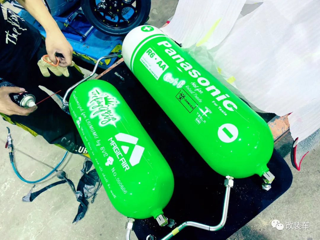 这辆特斯拉Model 3应该刹得住,提车之前刹车改件都准备好了