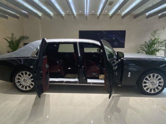 劳斯莱斯幻影加长版 巅峰驾驭实力不凡 