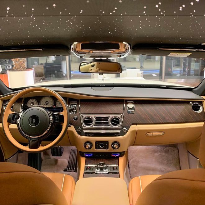 劳斯莱斯魅影现车多台 港口豪车定制   