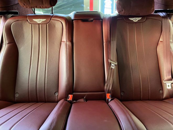 2021款宾利飞驰W12全国可包免税       