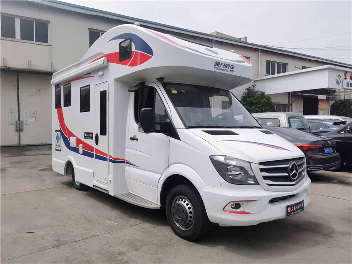 进口奔驰斯宾特524后拓展C型房车，V6发动机超强驾驶体验