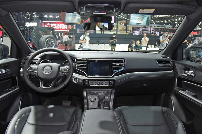 武汉Jeep大指挥官最高综合优惠3万元 现车可选