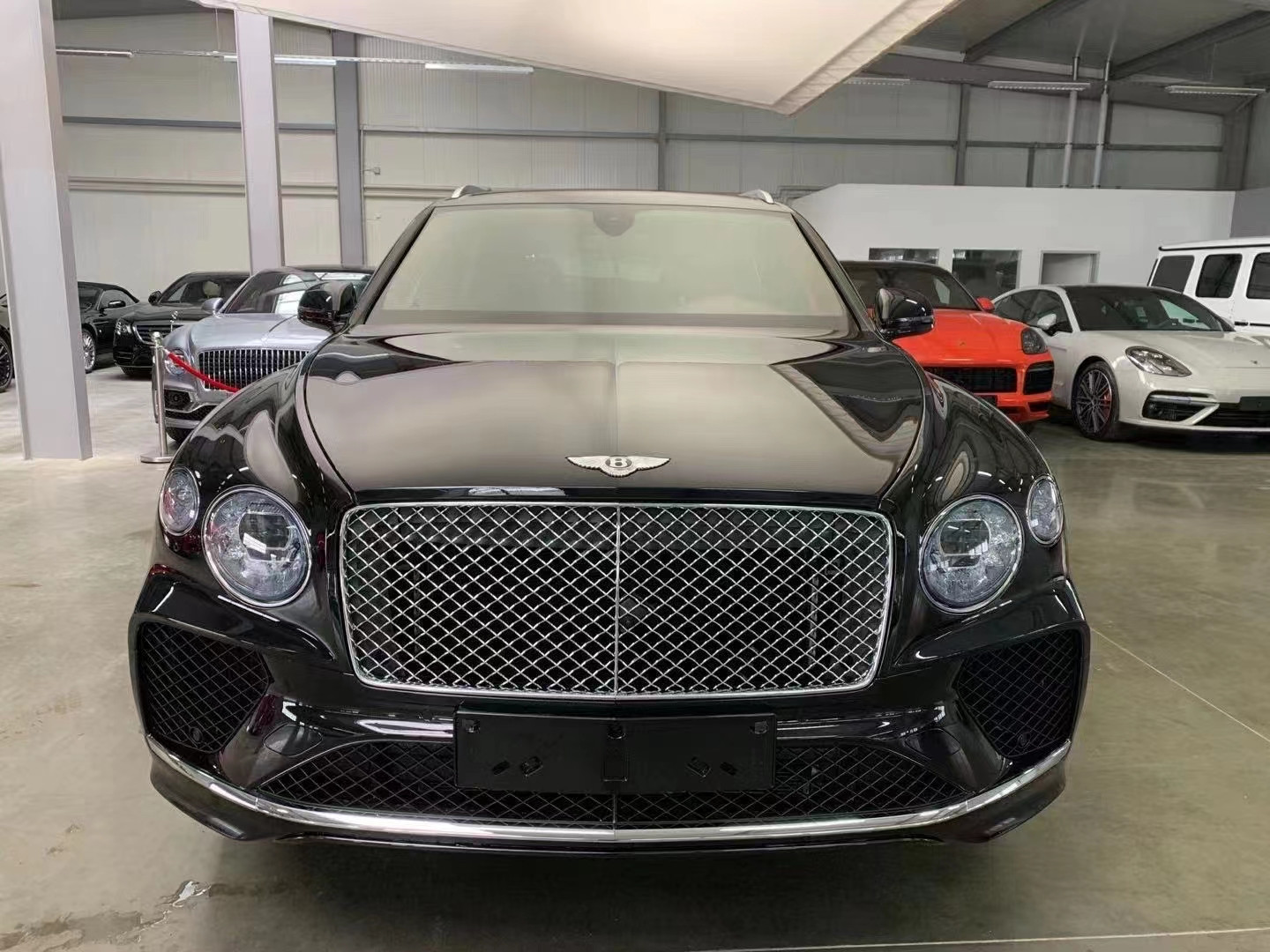 宾利添越 展位现车 价格直降10-40万   