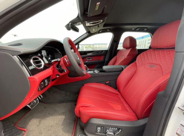 宾利添越 展位现车最新优惠价格       