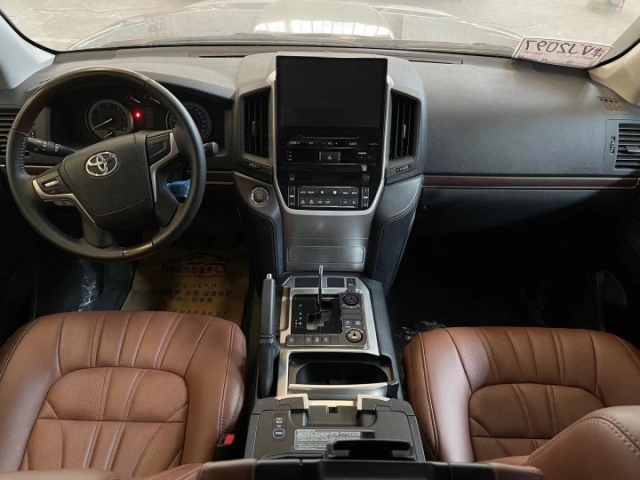 20款丰田酷路泽4500黑金刚 改装包上   