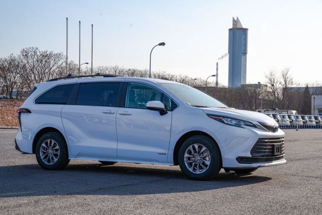 2021款丰田塞纳2.5L油电混合 年底钜惠团购