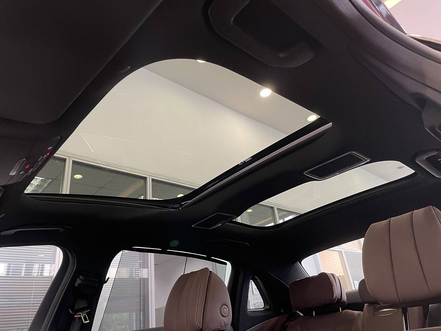 告别排量争议 配置微增 奔驰2021款改款E300L实拍简评