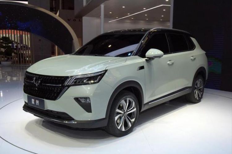 10.25英寸悬浮大屏、平底运动方向盘，五菱星辰内饰官图发布