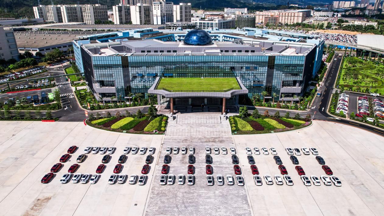 面对售价五连降的特斯拉Model 3，为什么只有比亚迪汉EV敢硬刚？