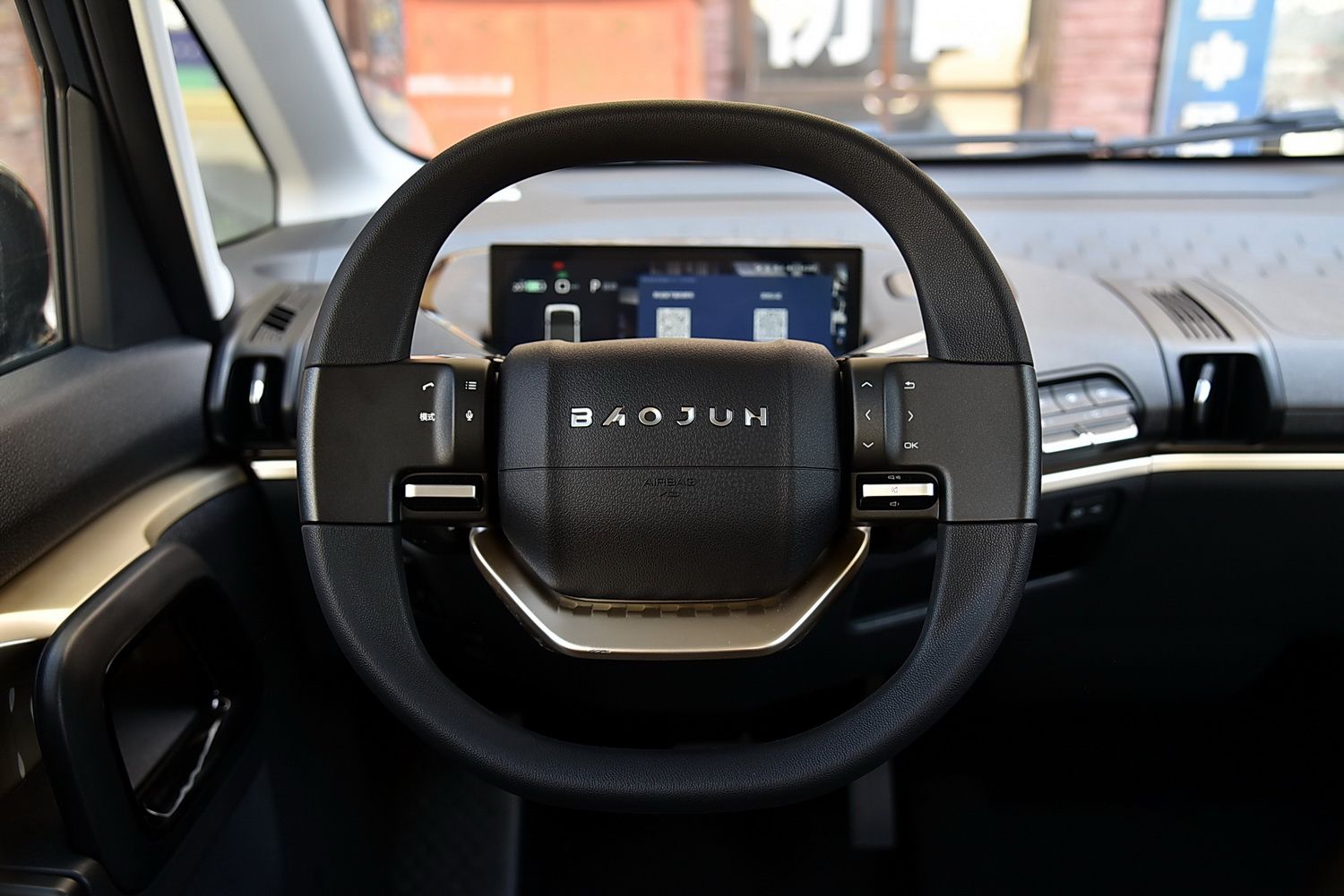 定位比MINI EV高/售价6.98万元起 实拍上汽通用五菱宝骏KiWi EV