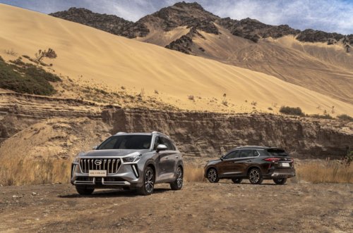 哥哥们滇族服饰上身看点多 传祺GS4 PLUS双面造型抓人眼球