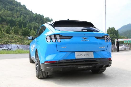 还看Model Y你就out了，这车外观更吸睛，关键是没有硬伤