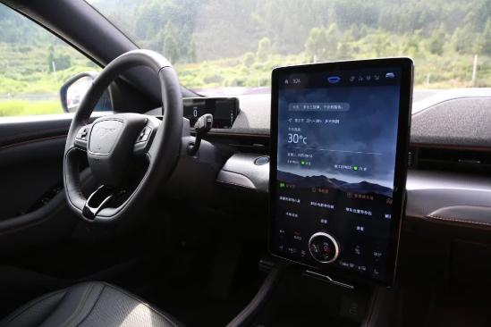 还看Model Y你就out了，这车外观更吸睛，关键是没有硬伤