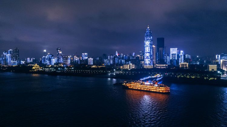 发布全场景充电矩阵和首次OTA计划，岚图用户之夜成功举办