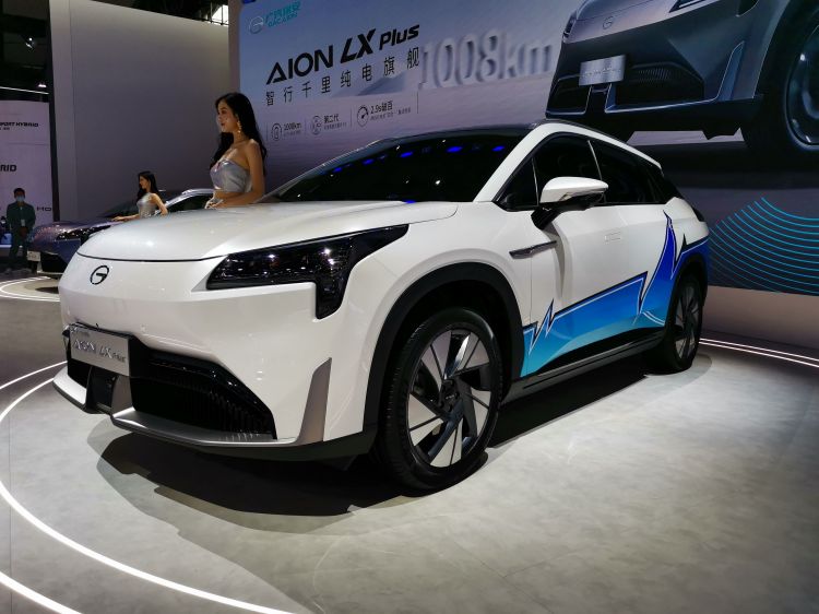 全球首款1000公里续航纯电车广汽埃安LX PLUS首发亮相