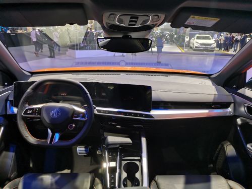 全新智能的MG ONE广州车展开始盲订     