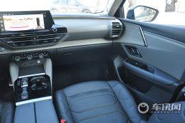 东风雪铁龙-凡尔赛C5 X-1.6T 耀不凡