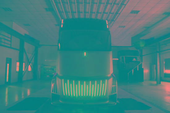 吉利发布高端新能源重卡，续航接近无限，厨房洗浴一应俱全