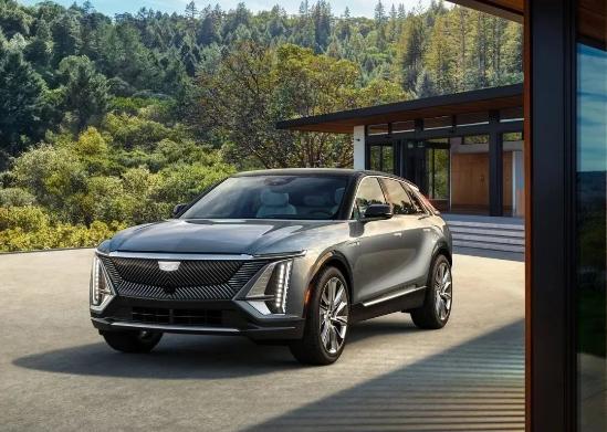 宝马iX、凯迪拉克lyriq旗舰级SUV对比，iX何德何能贵一倍