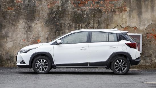 丰田YARiS L 致炫对比本田飞度：代步要动力还是省油？