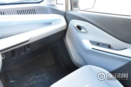 上汽通用五菱-五菱NanoEV-热爱款