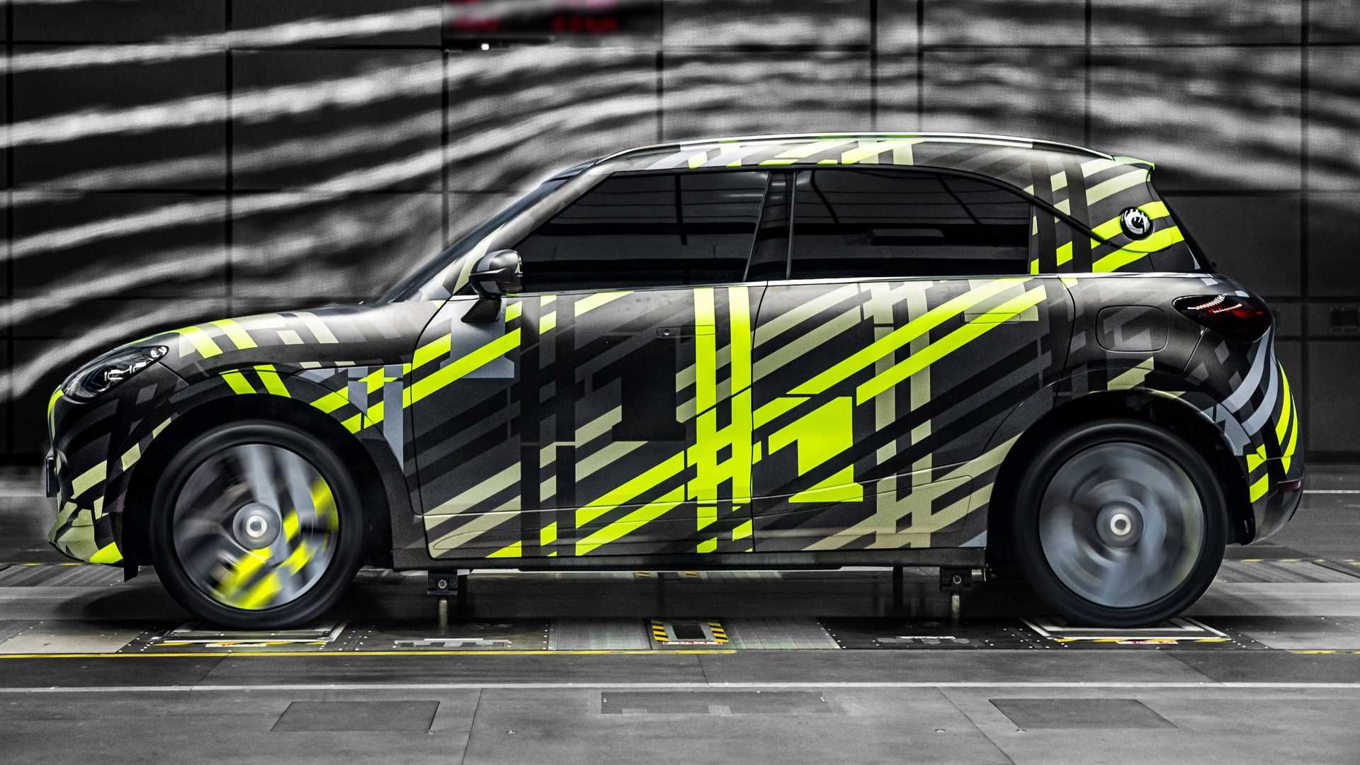 年轻人的新选择！smart精灵#1伪装车官图发布，将于今年国产上市