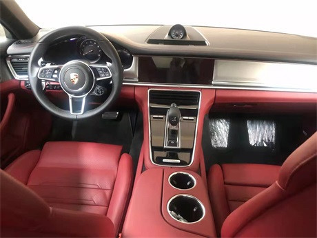 2020款保时捷Panamera4S 2.9T墨版168w 