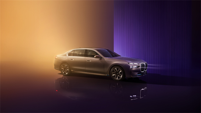 创新颠覆想象，最强7系BMW i7全球首发