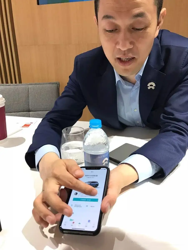 蔚来汽车造手机，与自家汽车深度绑定，挑战苹果用户体验？