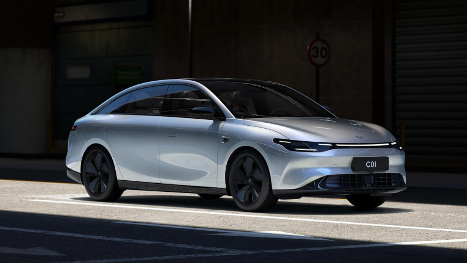 便宜而且底盘不错，知名度一般的零跑C01，比汉EV更好？