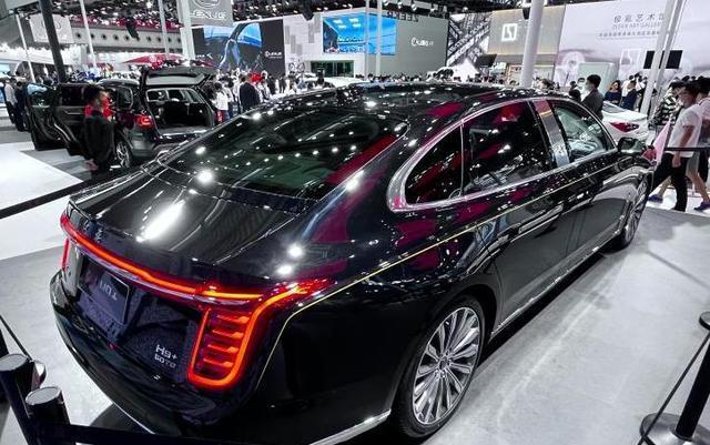 从新一代H5到全新MPV，一大波红旗新品来袭，45万年销目标有戏？