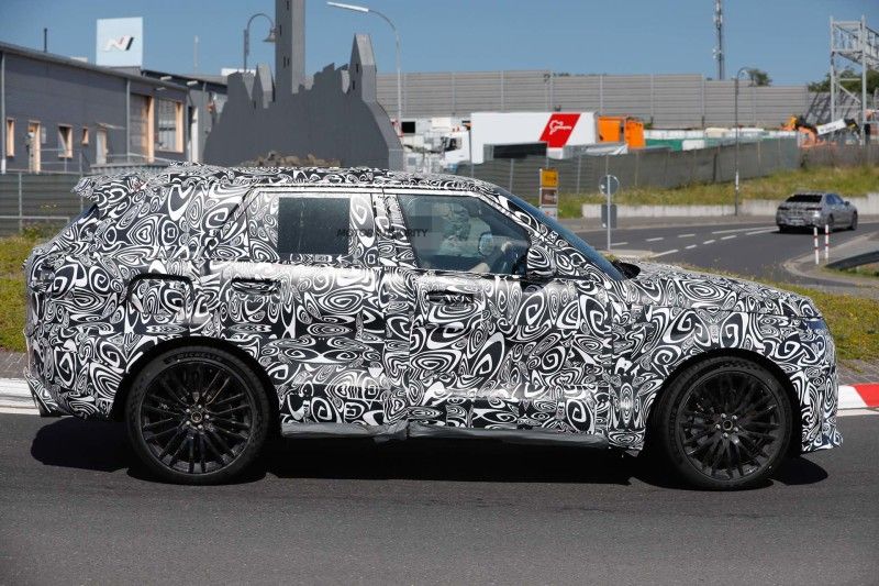 或搭载4.4T V8发动机 全新路虎揽胜运动版SVR最新谍照曝光 