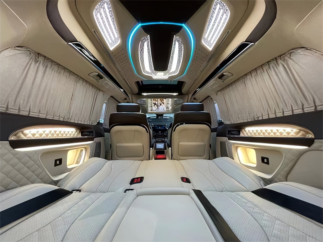 奔驰威霆高顶卡莫兹款,上海奔驰专卖店现车销售