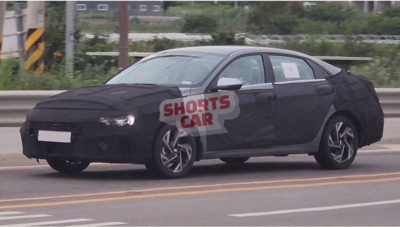 外观或进行升级 新款现代伊兰特路试谍照曝光 