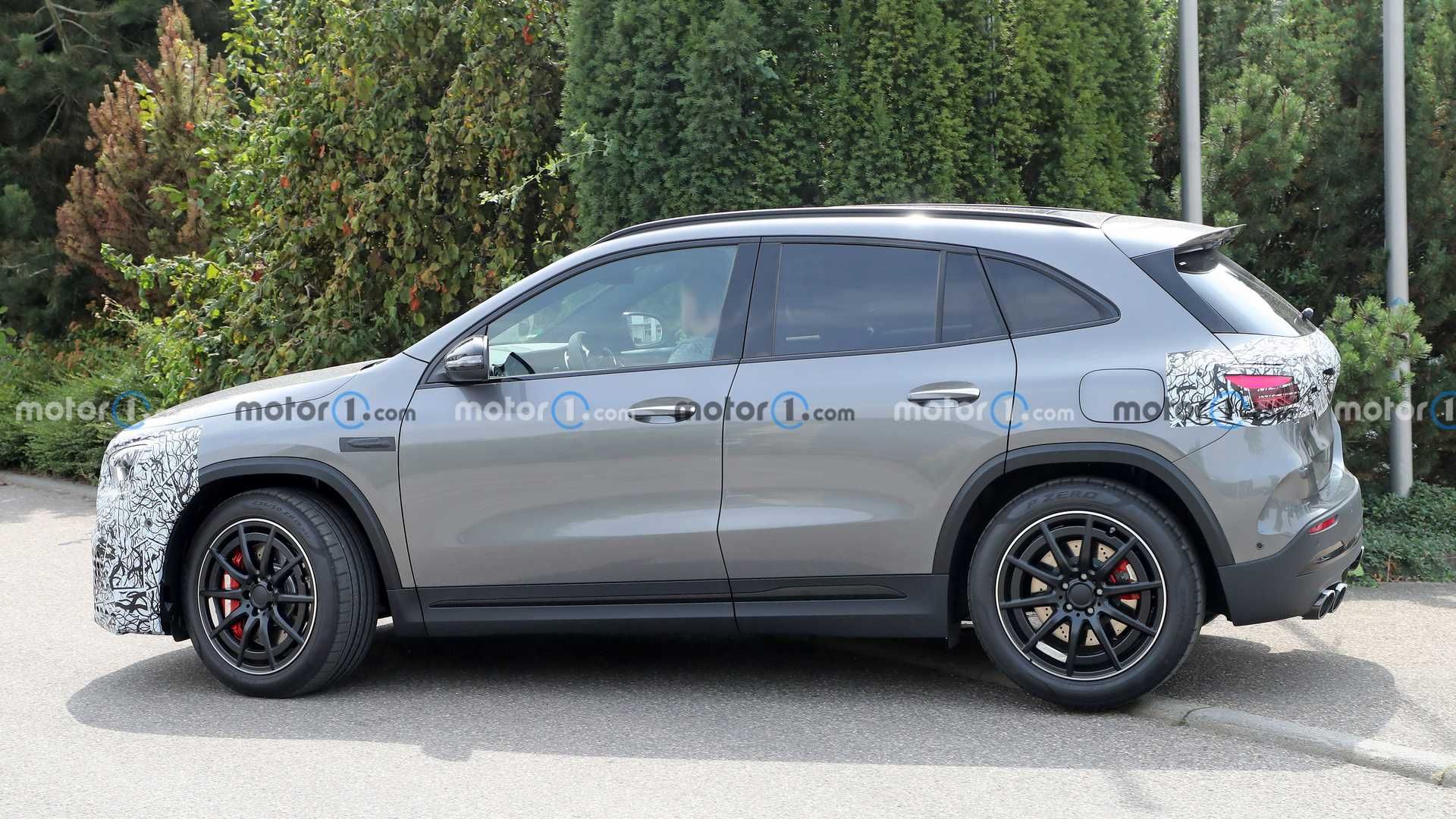 或将在2023年正式亮相 新款梅赛德斯-AMG GLA 45谍照曝光 