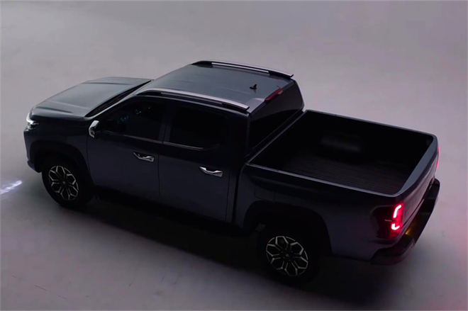 长安皮卡全球首秀 山河美学造就“览拓者”