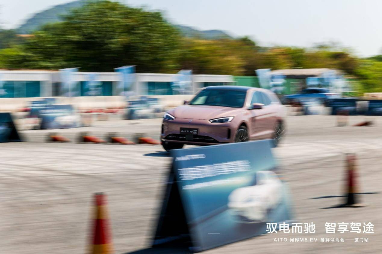 AITO纯电车型问界M5 EV 引领智慧豪华纯电新体验