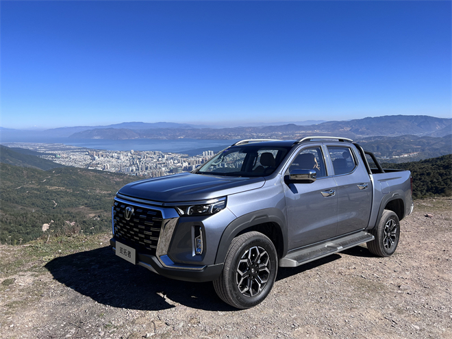 长安皮卡览拓者“后来居上”，蓝鲸动力为“越野露营”添色彩