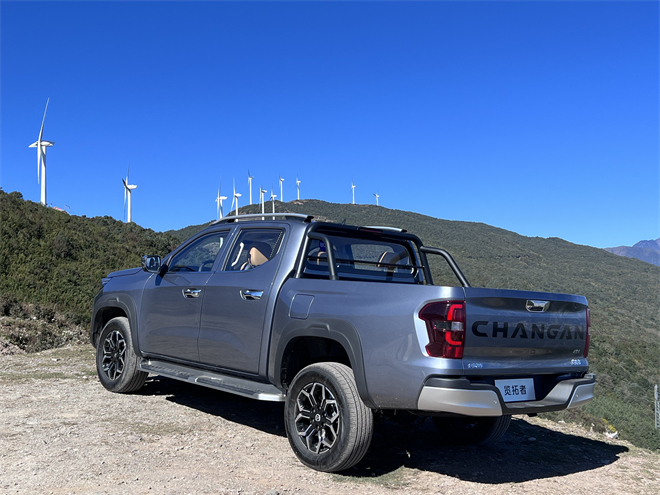 长安皮卡览拓者“后来居上”，蓝鲸动力为“越野露营”添色彩