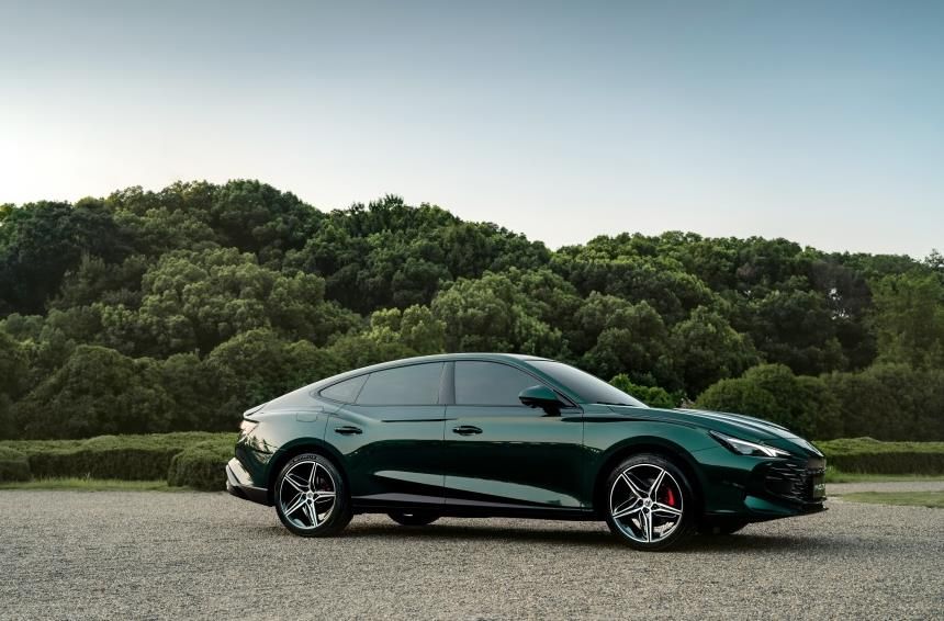 搭载2.0T+9AT黑标动力组合，MG7盲订开启