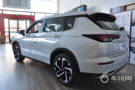 广汽三菱-欧蓝德-1.5T CVT四驱尊耀版 7座