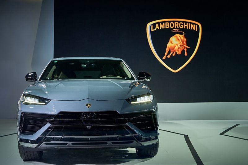 兰博基尼携Huracán Tecnica和Urus S亮相广州车展